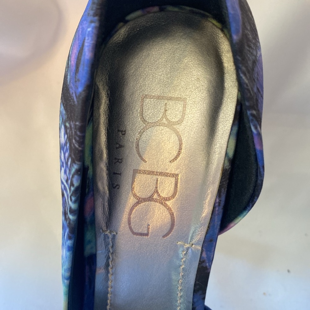 Stunning BCBG size 7 heels - Picture 8 of 10
